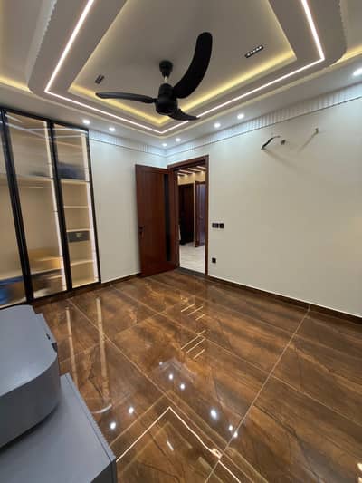 B block 5 marla house available for rent