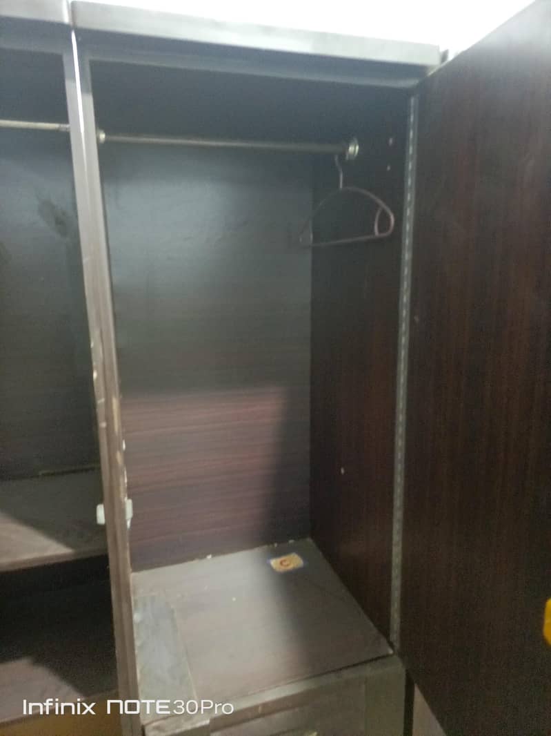 almari 1