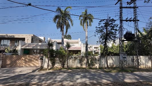 To Sale You Can Find Spacious House In Aziz Bhatti Road