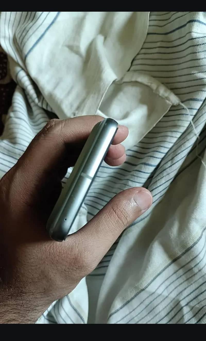 Google Pixel 8 4