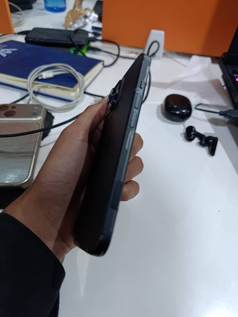 Apple iPhone 15 5