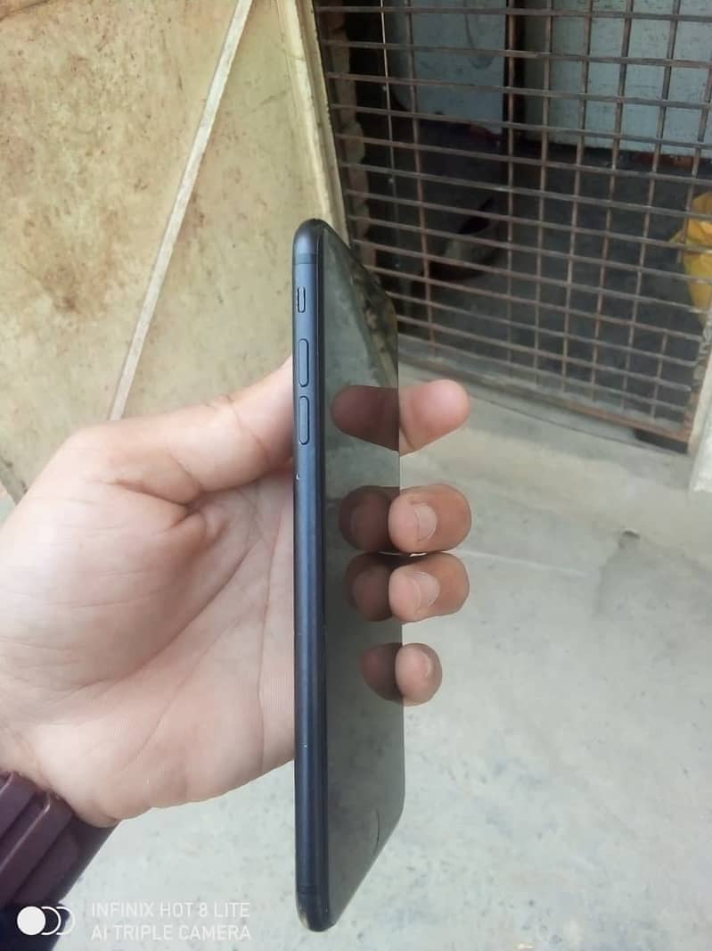 Apple iPhone 7 Plus 2