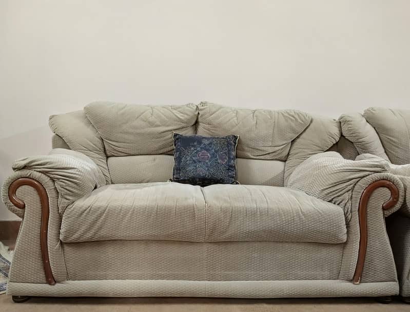 classical tufted back/Over stuffed couch 4
