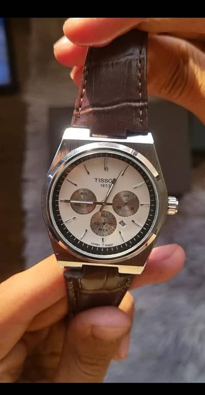 TISSOT LEATHER STRAP CHRONOGRAPH WATCH