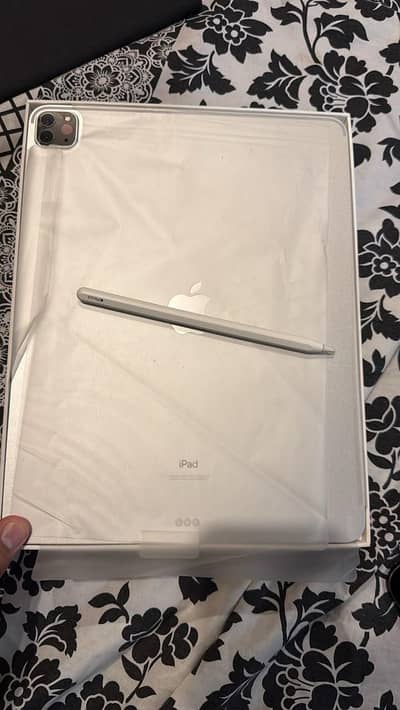 ipad pro 12.9 M1 5th generation