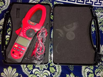 UNI-T Digital Clamp Meter