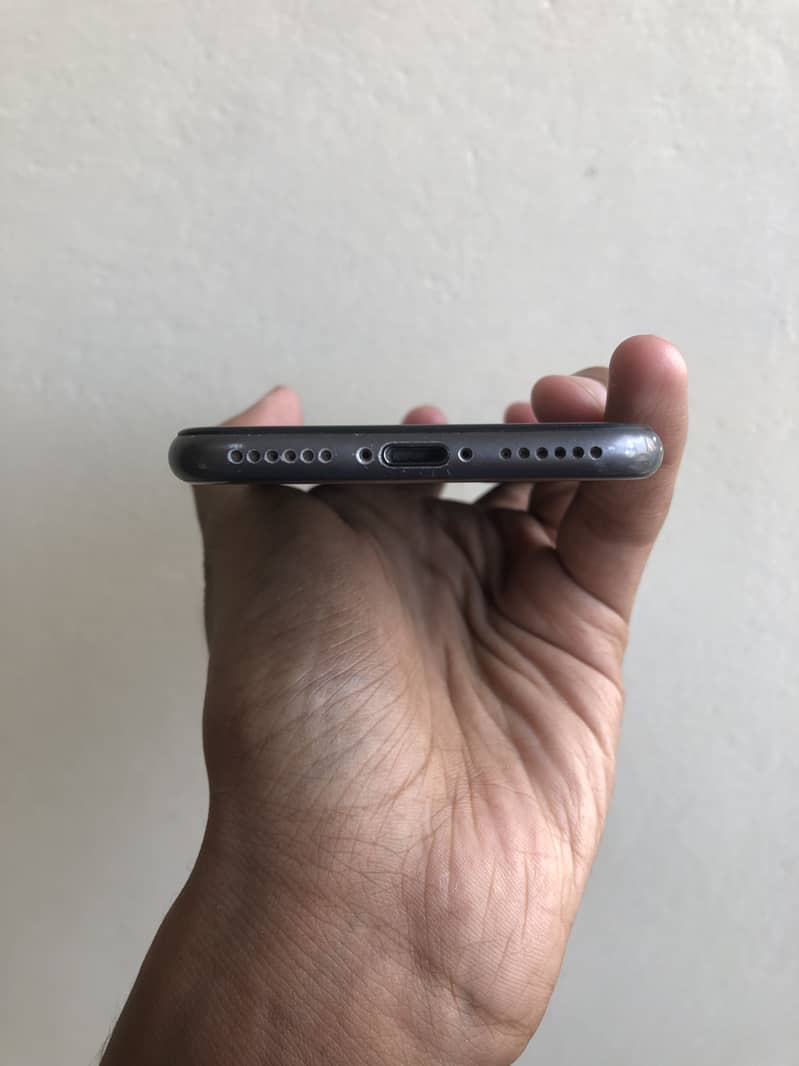 Apple iPhone 8 6