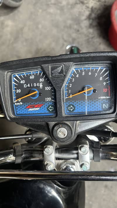 Honda 125 black