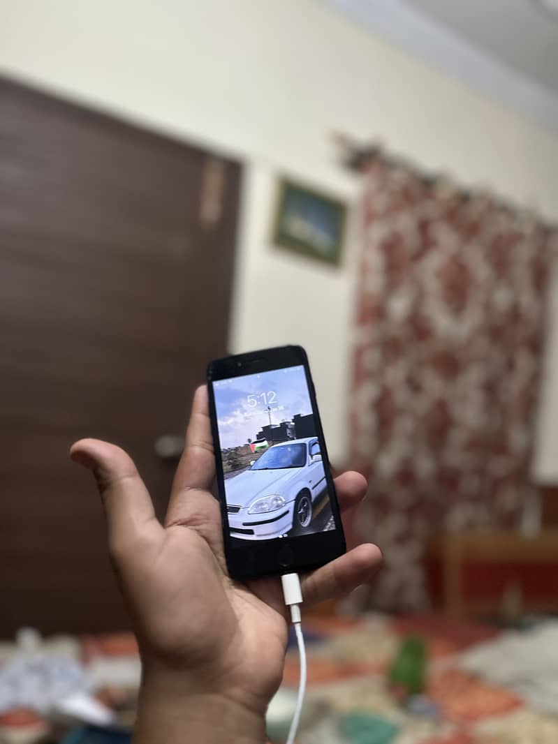 Apple iPhone 7 1