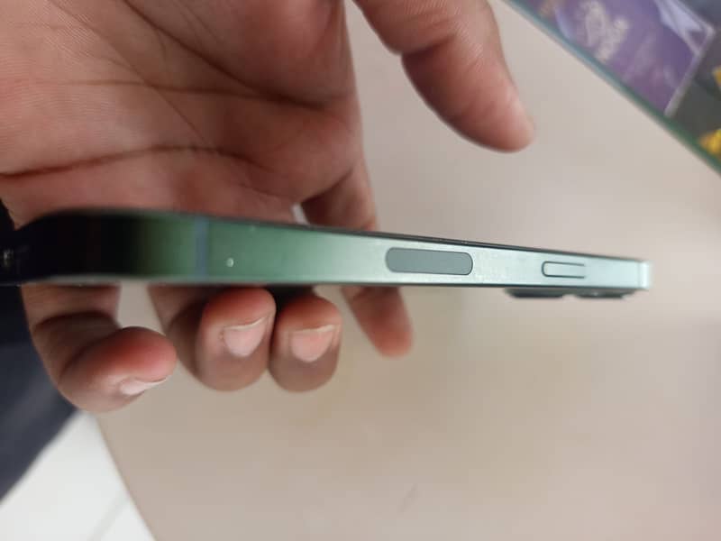 Apple iPhone 13 2