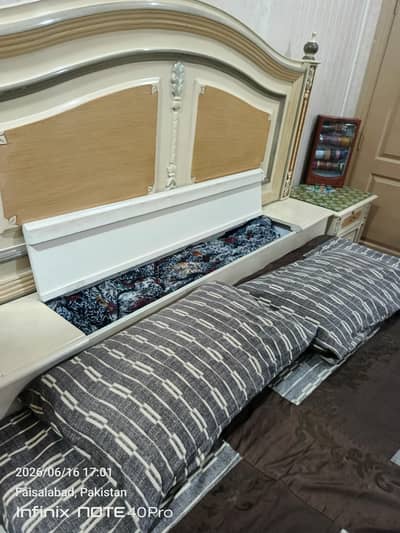 bed set for sale with out mattress