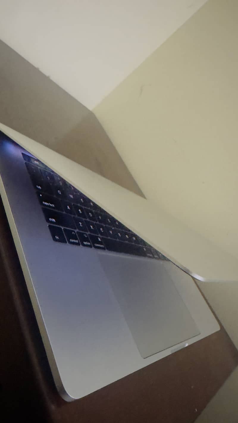 Macbook pro 2017 2
