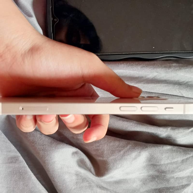 Apple iPhone 12 11
