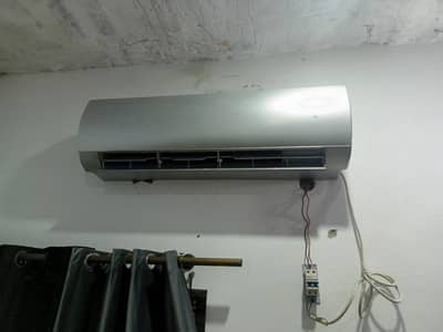 gree AC for good condition just buy and used achi cooling krta he