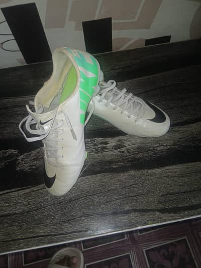 football kit size 7.5