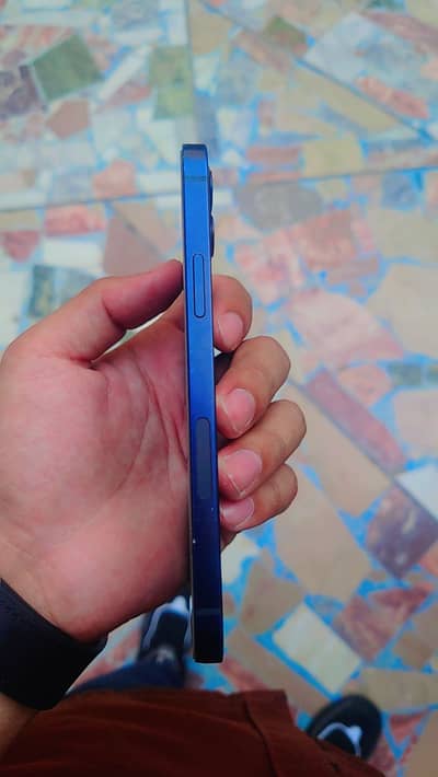Apple iPhone 12