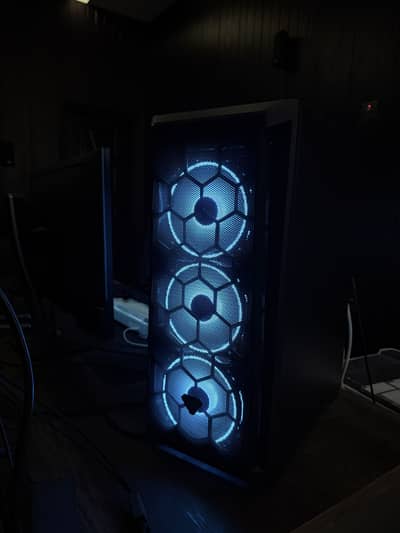 Desktop PC - 10/10 Condition - Gaming Casing
