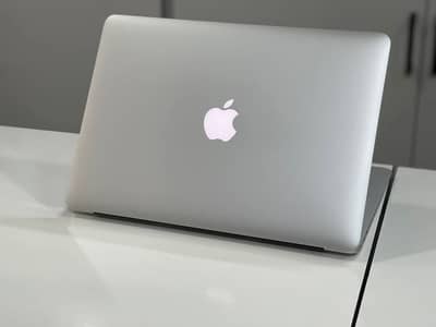 MacBook 2017 8GB/256GB SSD | Good Condition | Available in Islamabad