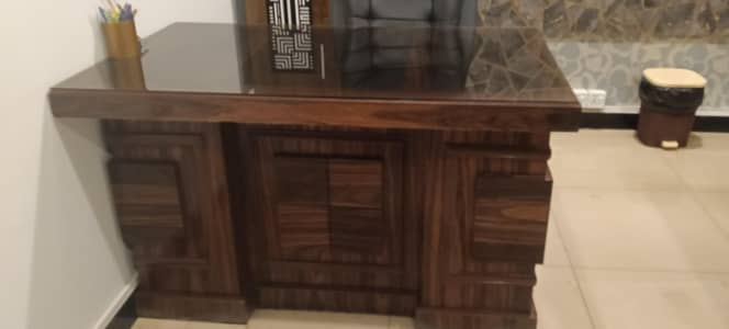 6 months Used Office Furniture For Sale