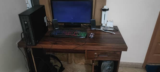 COMPUTER TABLE FOR SALE 8/10 CONDITION