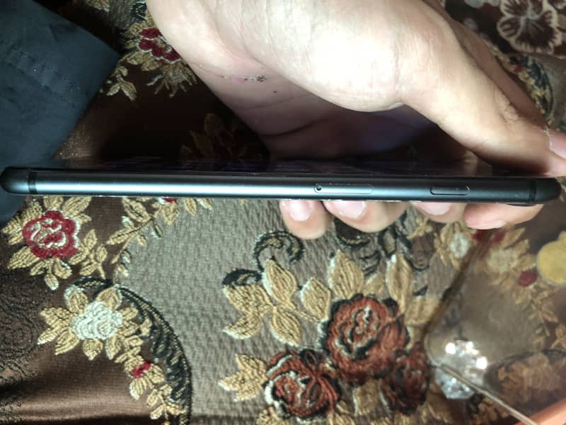 Apple iPhone 8 Plus 3