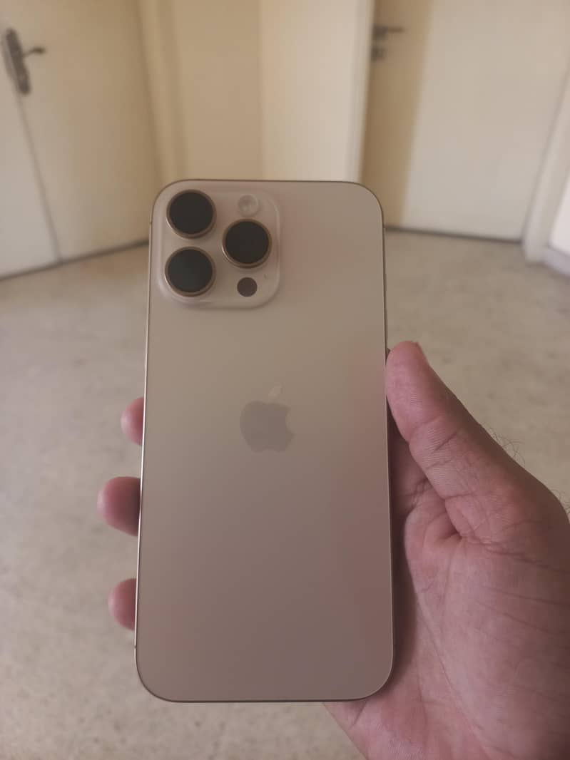 Apple iPhone 16 Pro Max 4