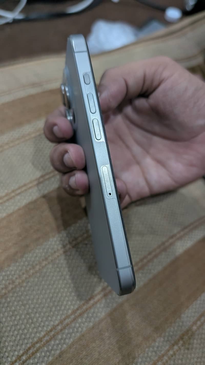 Apple iPhone 15 Pro 3