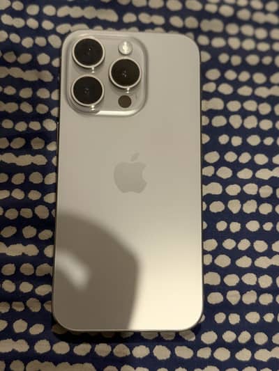 Apple iPhone 15 Pro 10/10 with box and cable