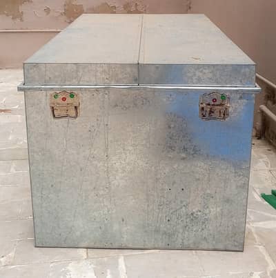 brand new trunk/paiti with stand for sale