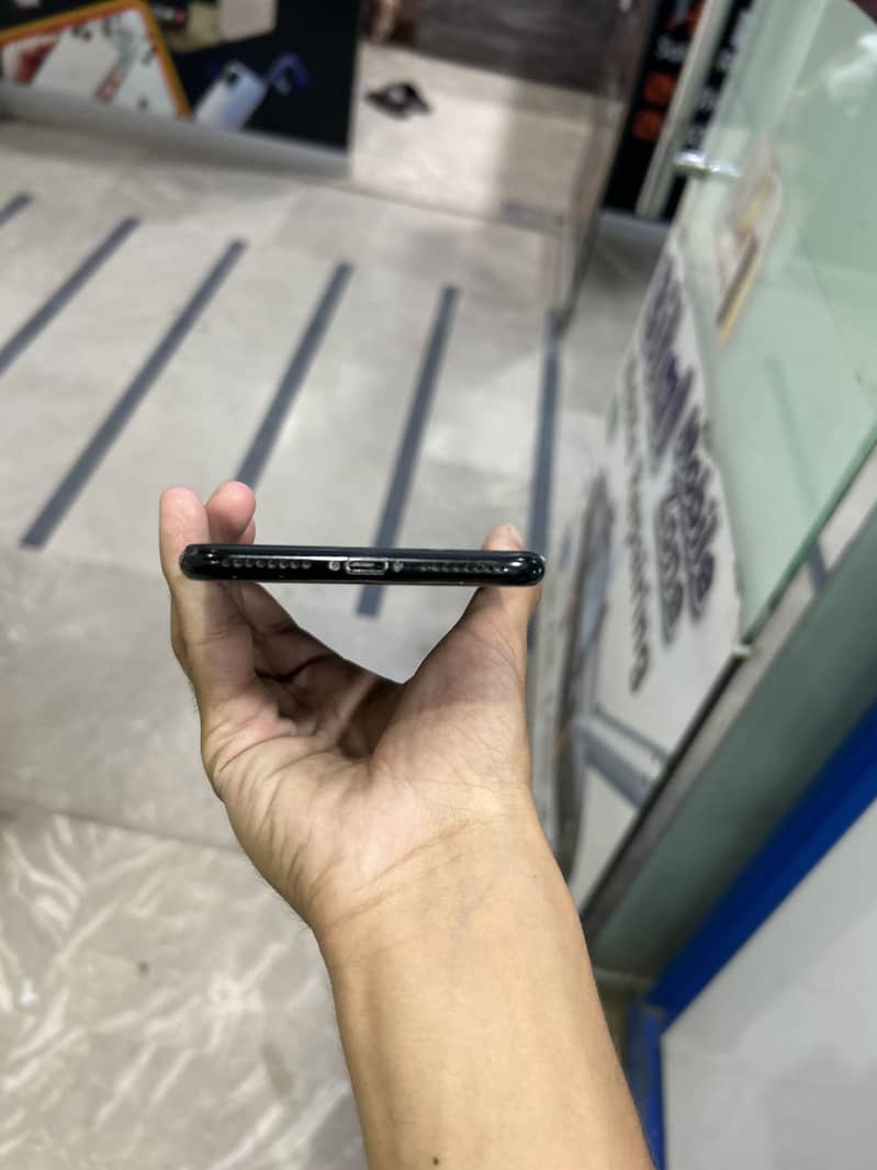 Apple iPhone 7 Plus 1