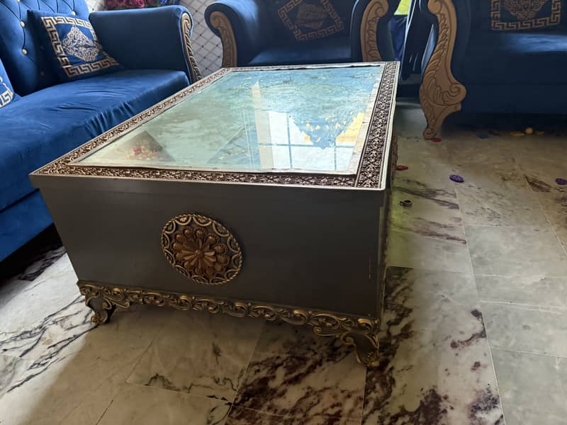 Center table 0
