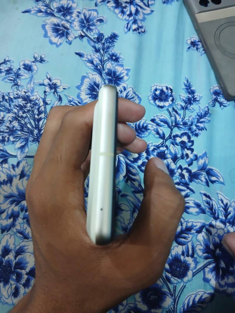 Google Pixel 7 4