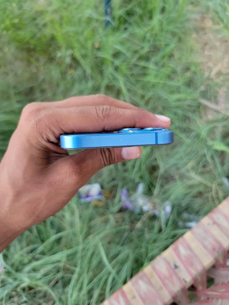 Apple iPhone 13 7