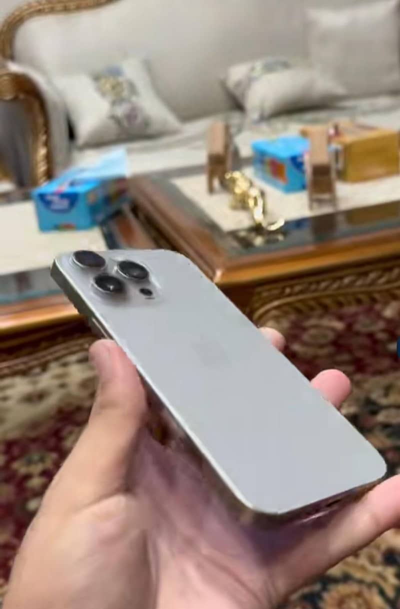 iphone 16 pro max 1