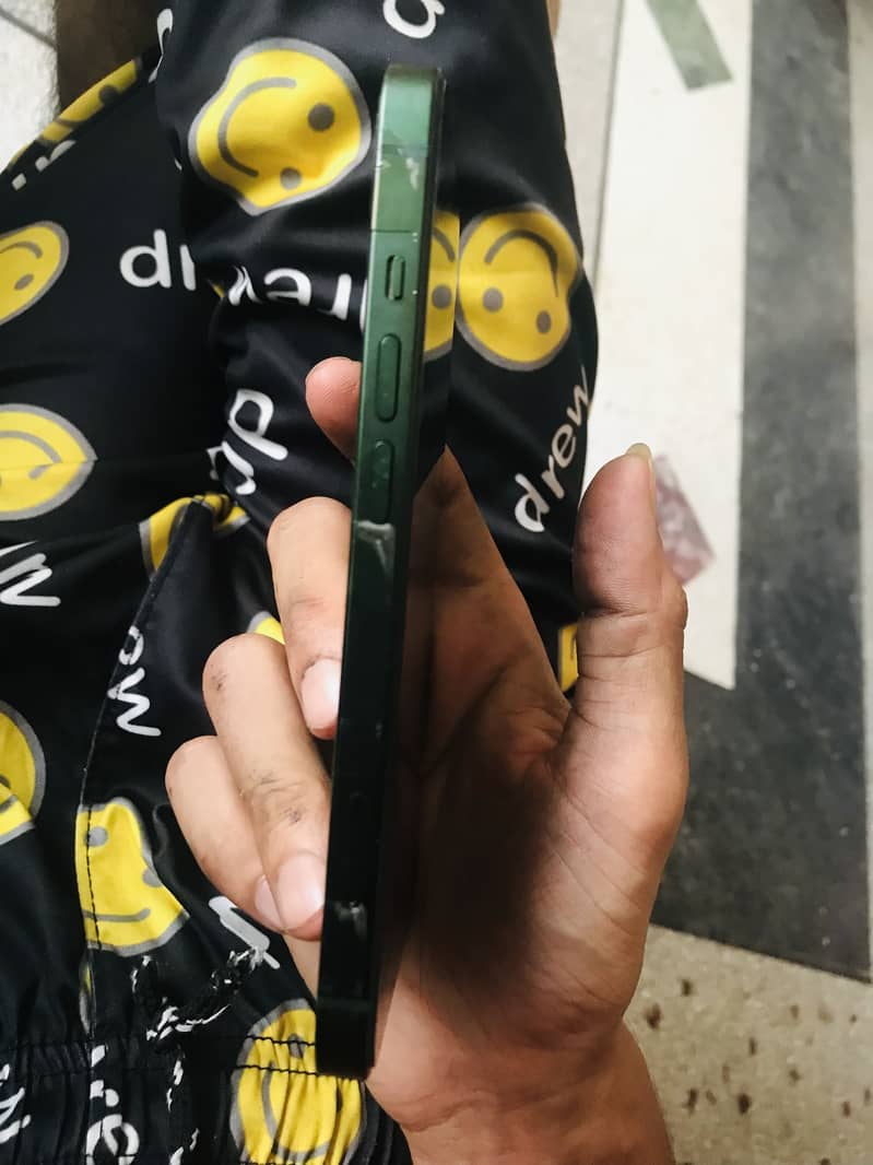 Apple iPhone 13 2