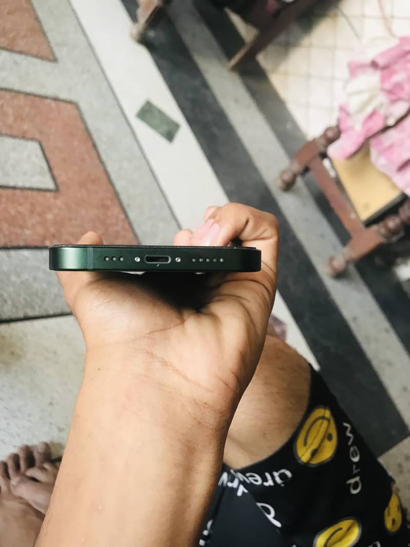 Apple iPhone 13 3