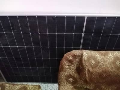 solar plate 585W. Canadian plate