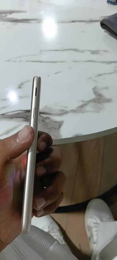 Samsung Mobile J7 Pro