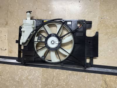 Radiator & condenser Cooling fan Toyota Aqua Prius C