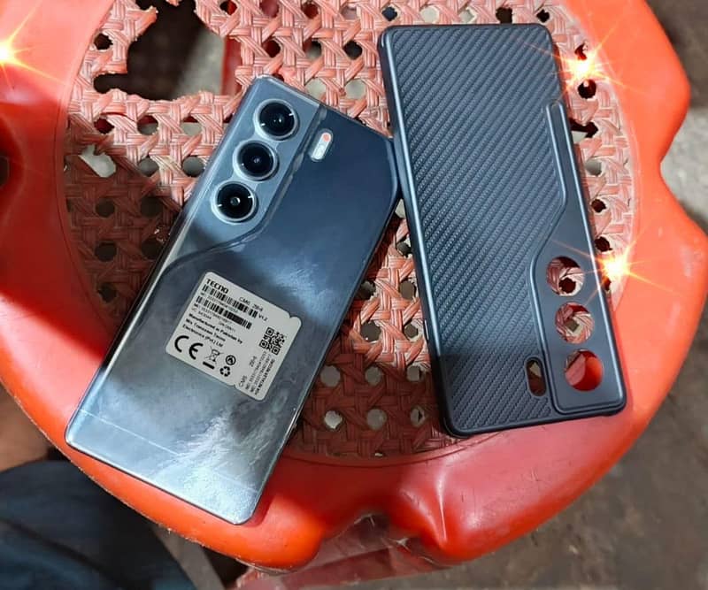 Tecno CAMON 40 Pro 0