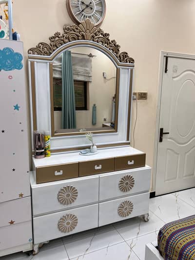 Luxury Bed Set with Side Tables, lamp and Dressing Table