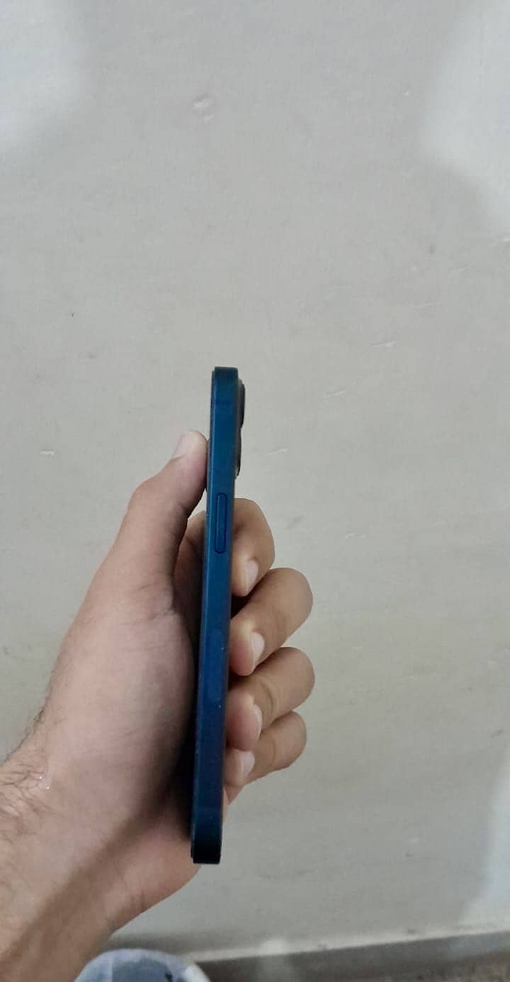 Apple iPhone 13 5