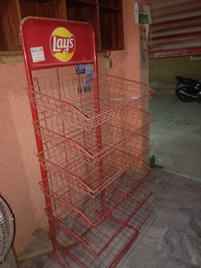 lays stand