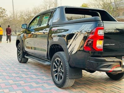 Toyota Revo V 2017