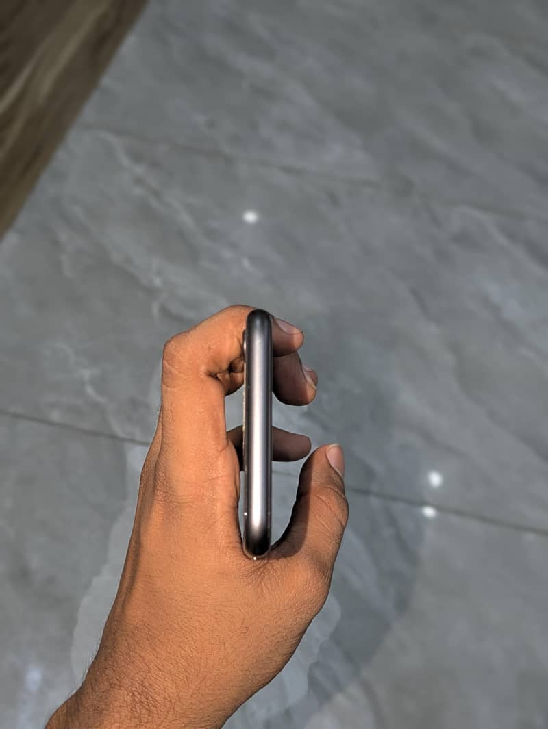 Apple iPhone 8 3