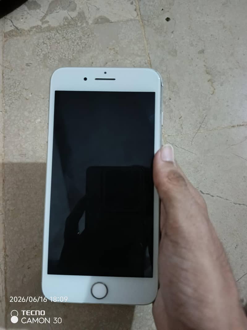Apple iPhone 8 Plus 1