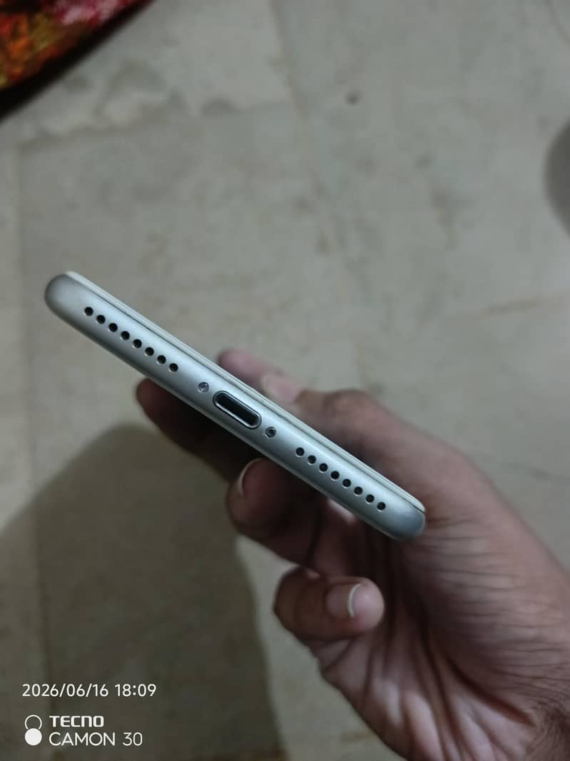 Apple iPhone 8 Plus 4