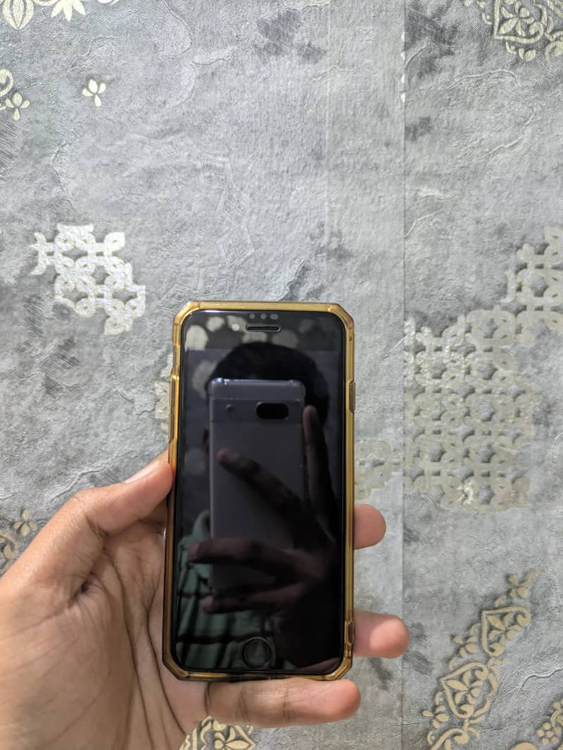 Apple iPhone 7 0