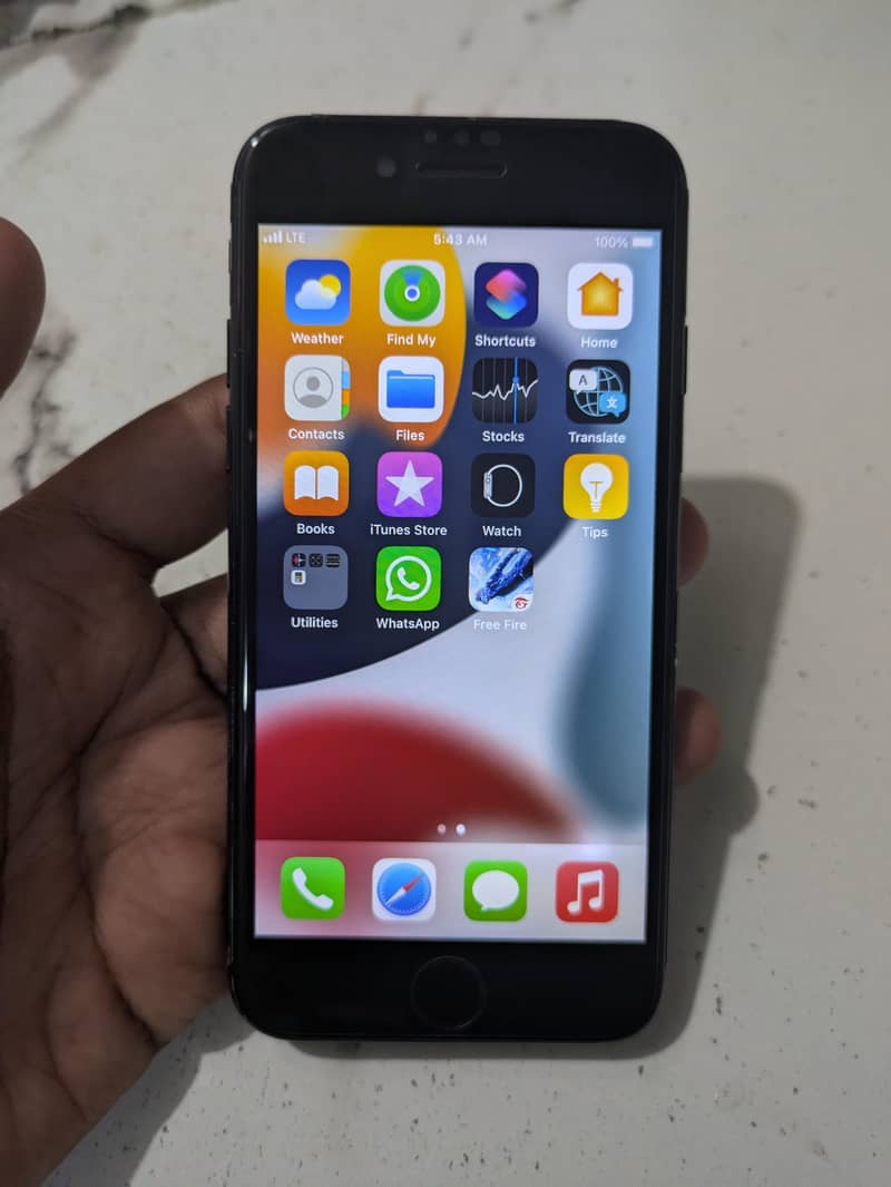 Apple iPhone 7 2