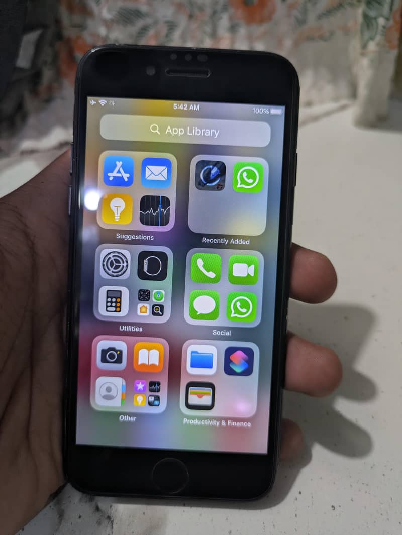 Apple iPhone 7 3